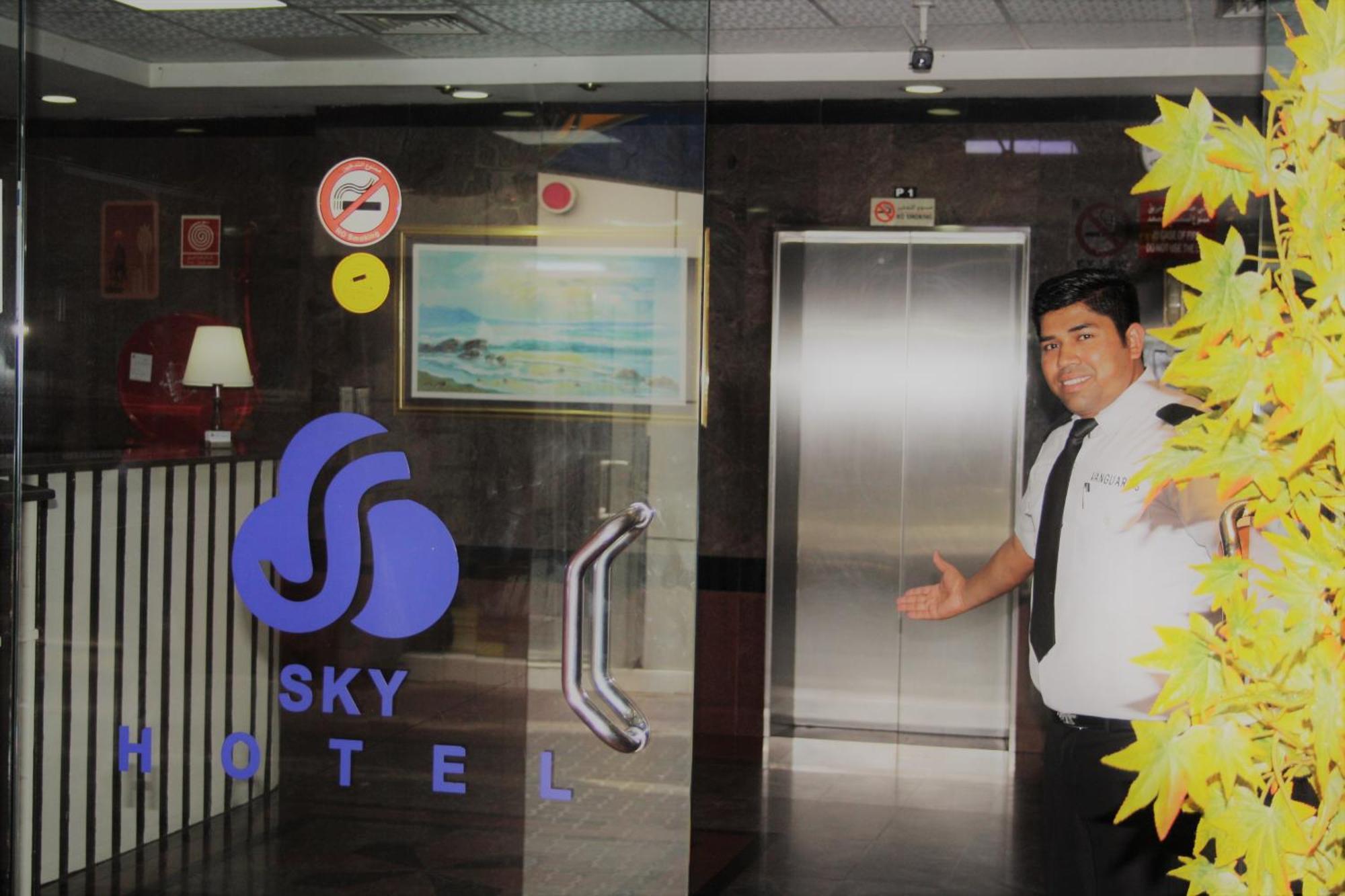 Sky Hotel Apartments Dubái Exterior foto